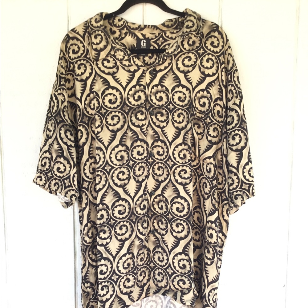 XL Guess collared button down shirt